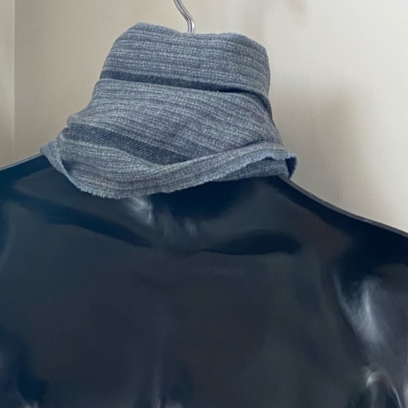 Glengarry by Currie 70% wool, 30% viscose grey, blue, pink fringed scarf. Used. - Picture 4 of 8